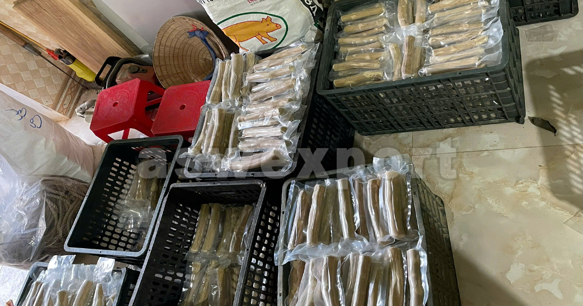 Bulk coffee wood dog chews vacuum packed and stored for export distribution